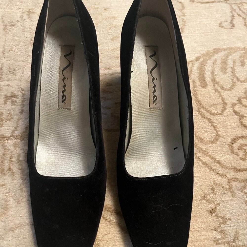 Nina black velvet pumps